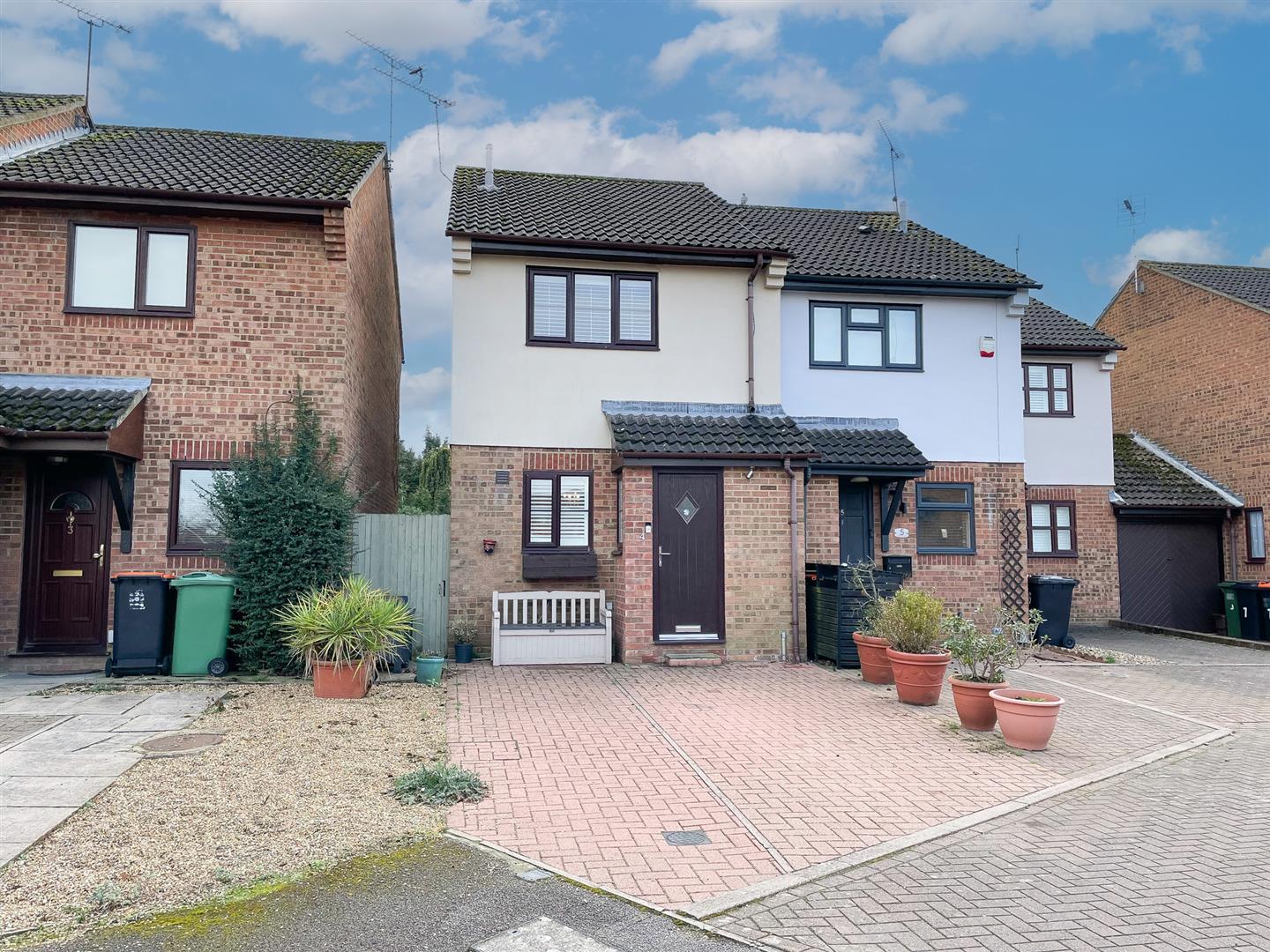 Millstream Way, Leighton Buzzard Millstream Way, Leighton Buzzard